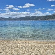 Plage de la colline Marjan – Mer transparente